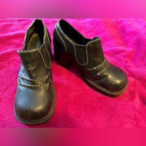 Preloved Retro Fashion Bug Clogs
